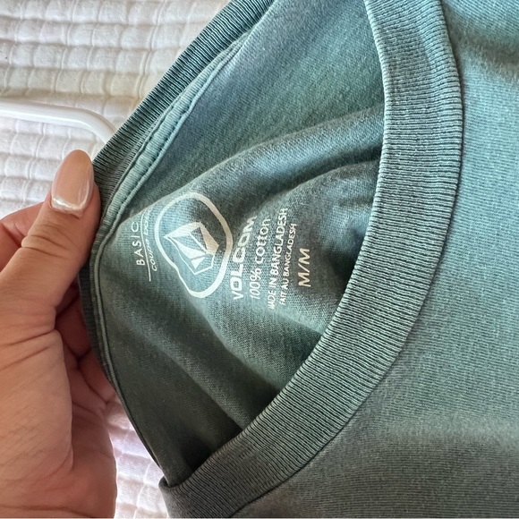 Volcom Shirt Never Wear - Picture 3 of 3